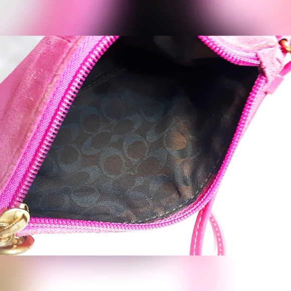 Barbiecore PINK side zipper Coach Wristlet - Picture 2 of 3